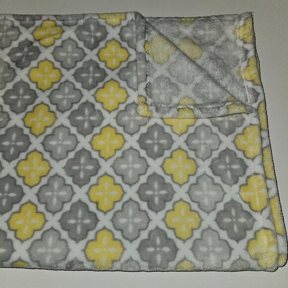 Blankets & Beyond Quatrefoil Geometric Baby Blanket Gray Yellow White 30x45 - Picture 1 of 8